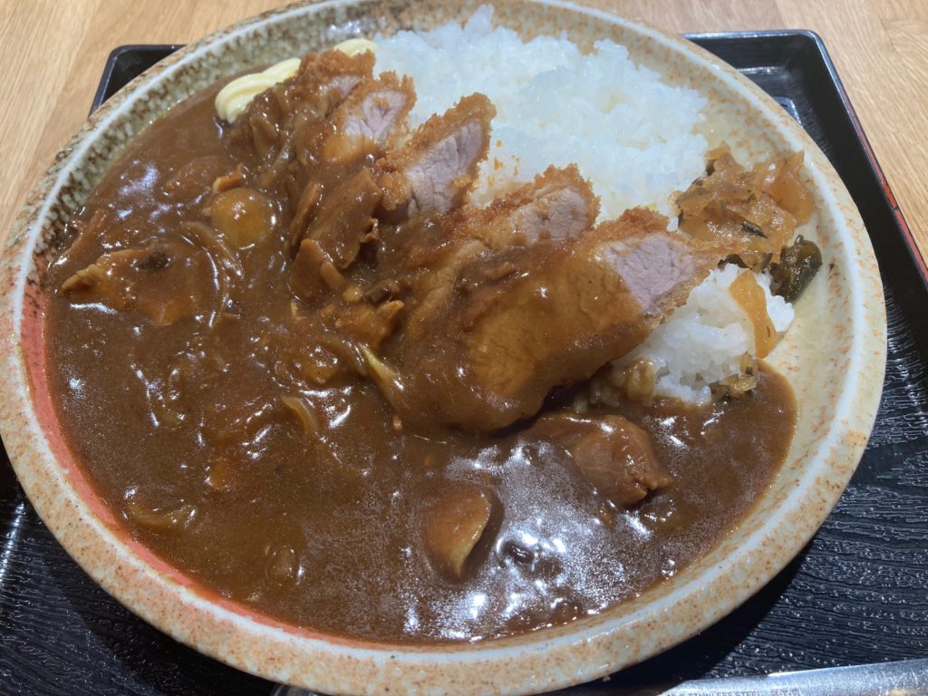 国見SAのトンカツカレー